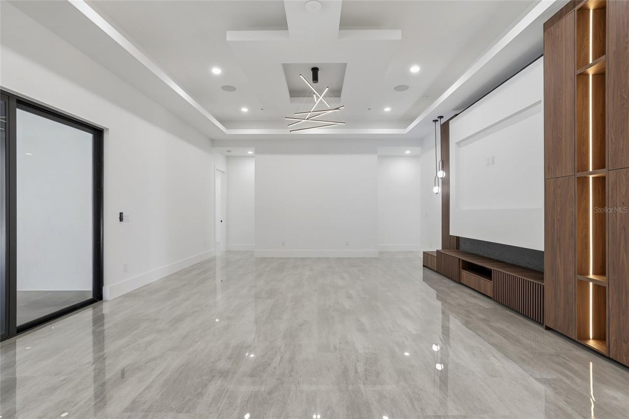 6802 E Creek Drive, Tampa, FL 33615 Photo