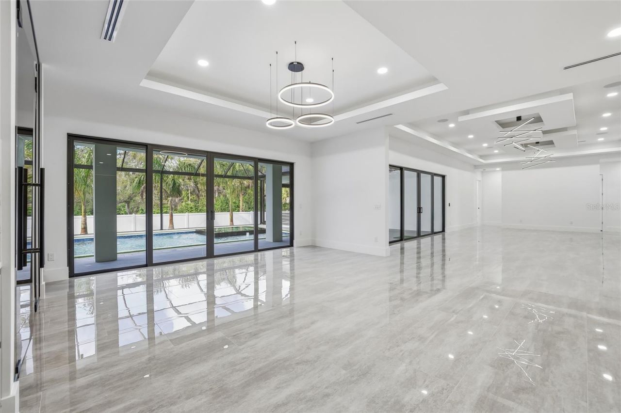 6802 E Creek Drive, Tampa, FL 33615 Photo