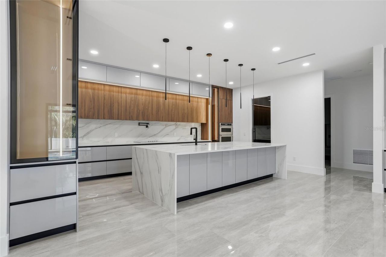 6802 E Creek Drive, Tampa, FL 33615 Photo