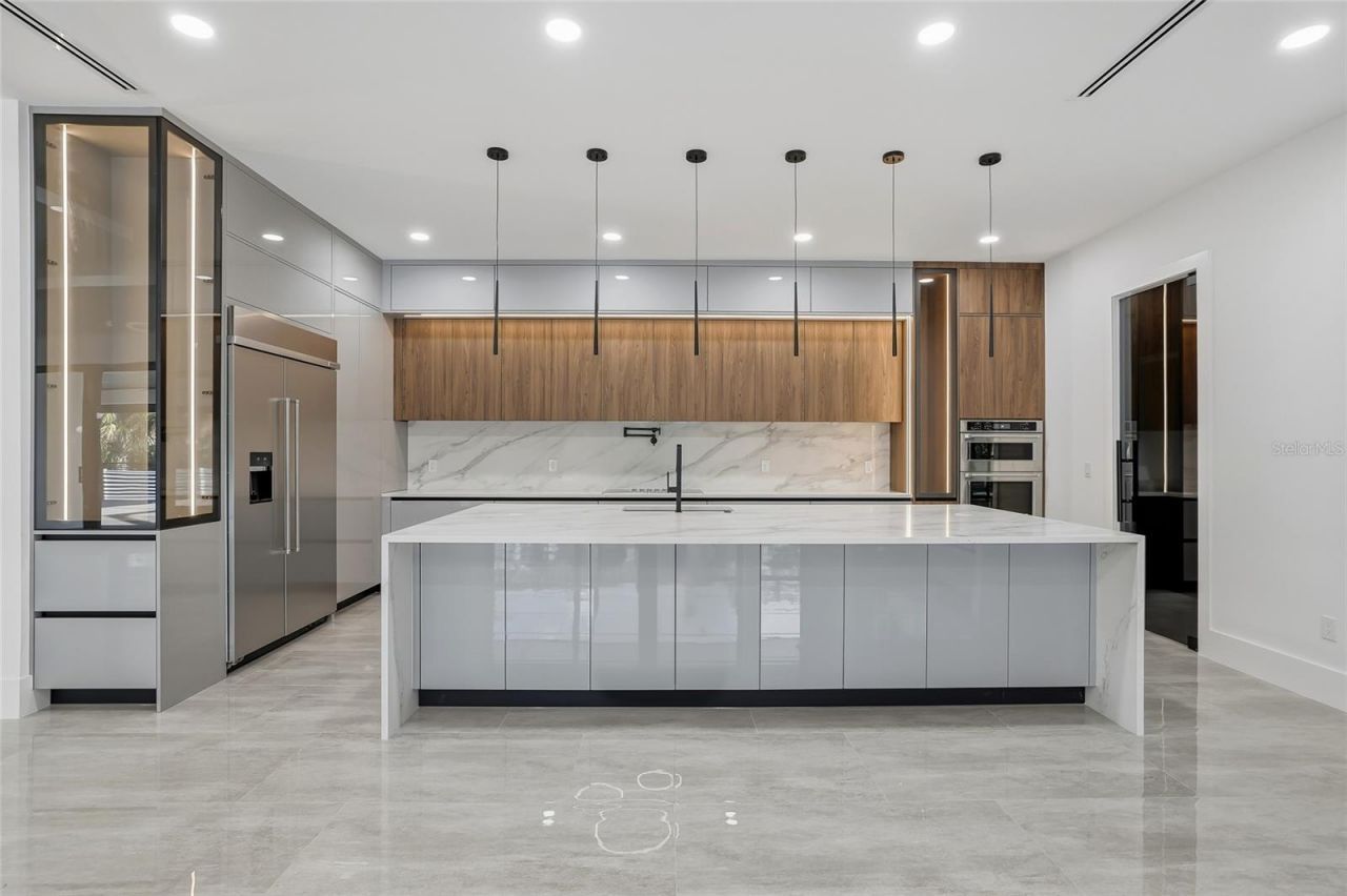 6802 E Creek Drive, Tampa, FL 33615 Photo