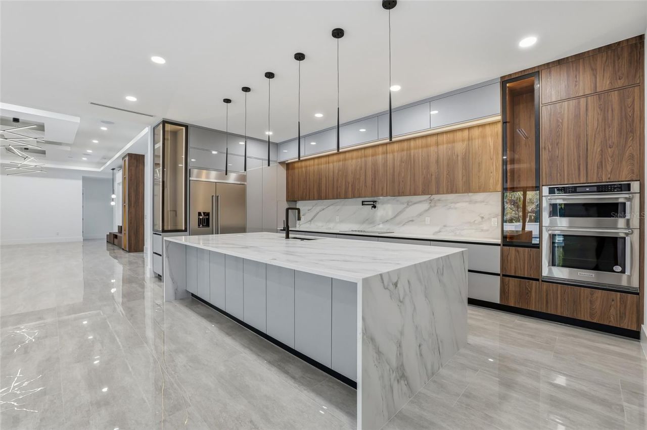 6802 E Creek Drive, Tampa, FL 33615 Photo