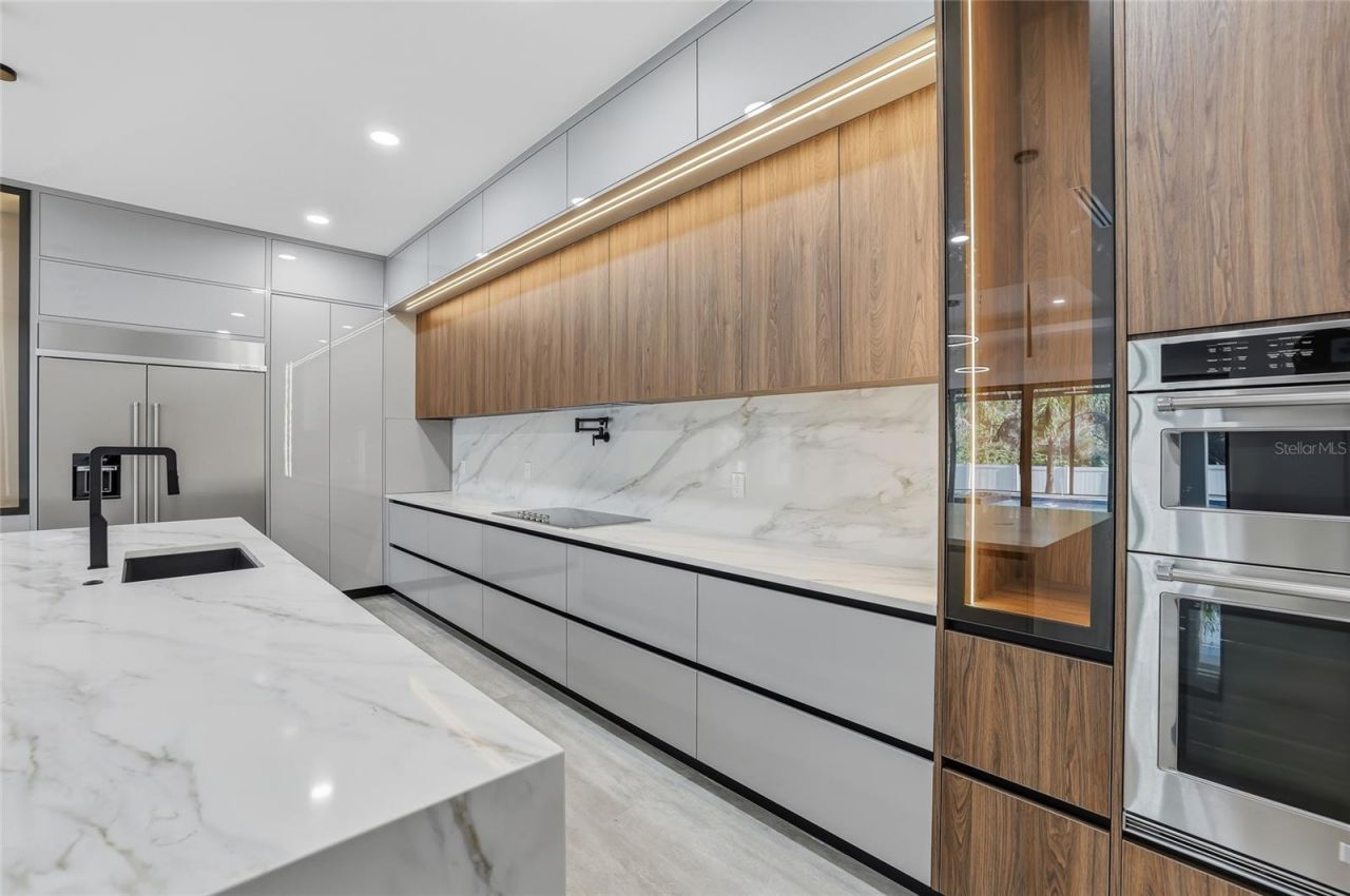 6802 E Creek Drive, Tampa, FL 33615 Photo