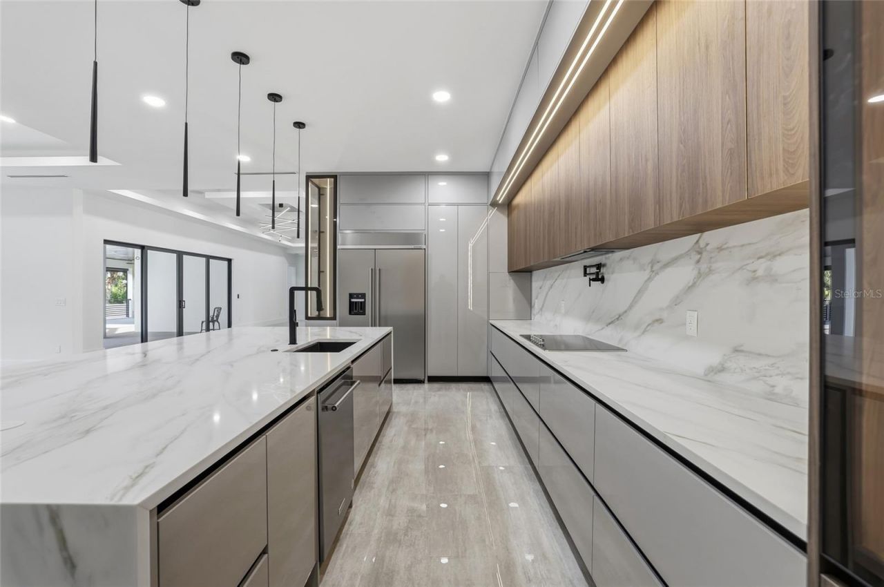 6802 E Creek Drive, Tampa, FL 33615 Photo