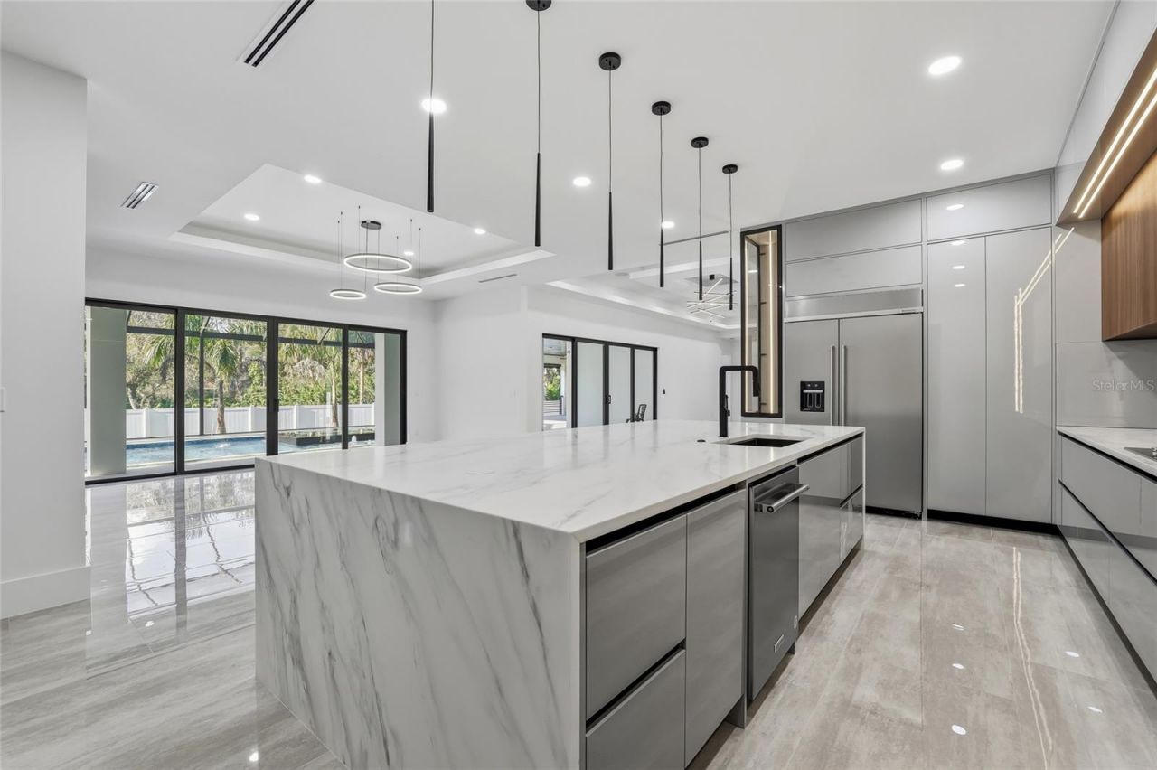 6802 E Creek Drive, Tampa, FL 33615 Photo