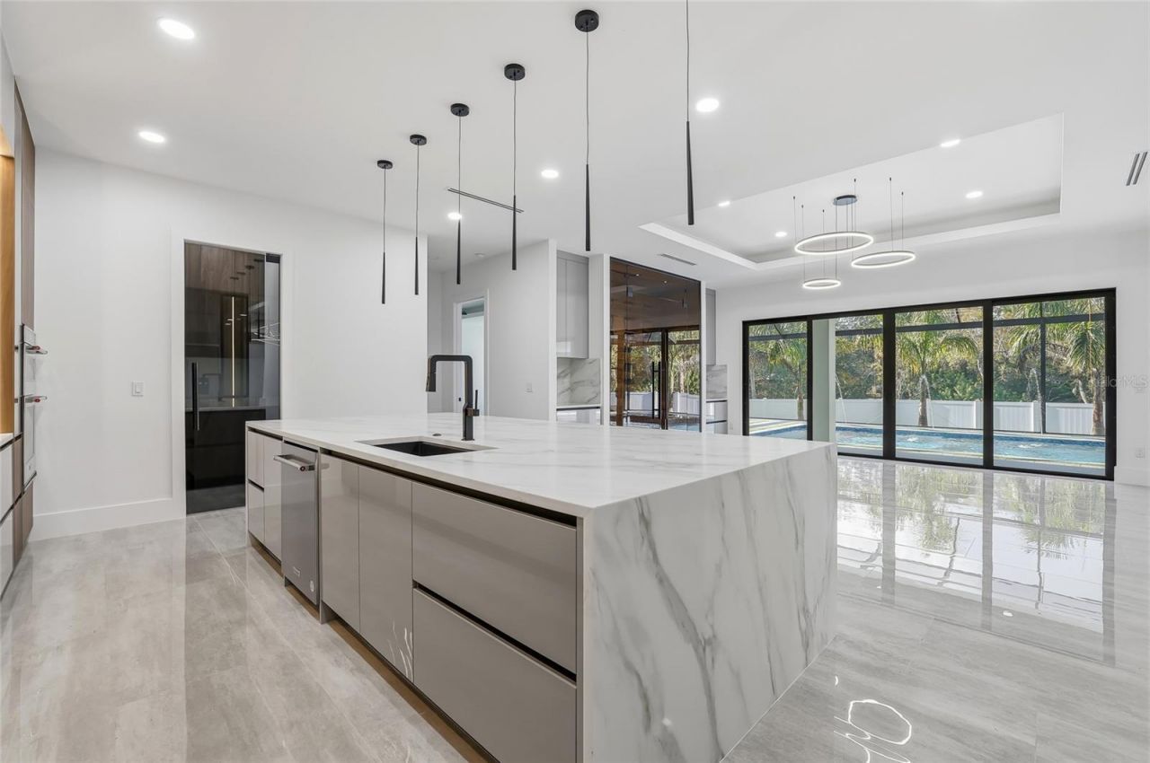 6802 E Creek Drive, Tampa, FL 33615 Photo