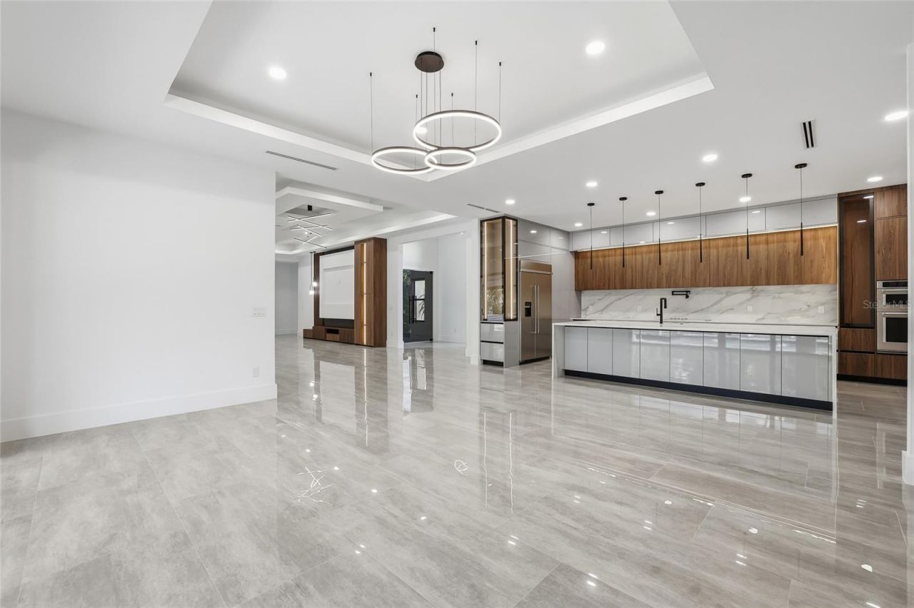 6802 E Creek Drive, Tampa, FL 33615 Photo