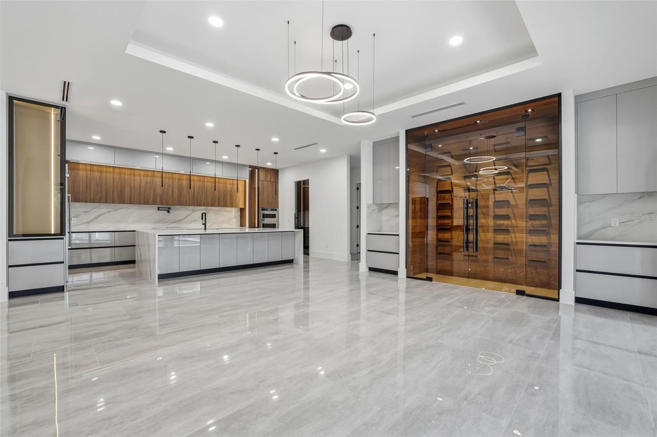 6802 E Creek Drive, Tampa, FL 33615 Photo