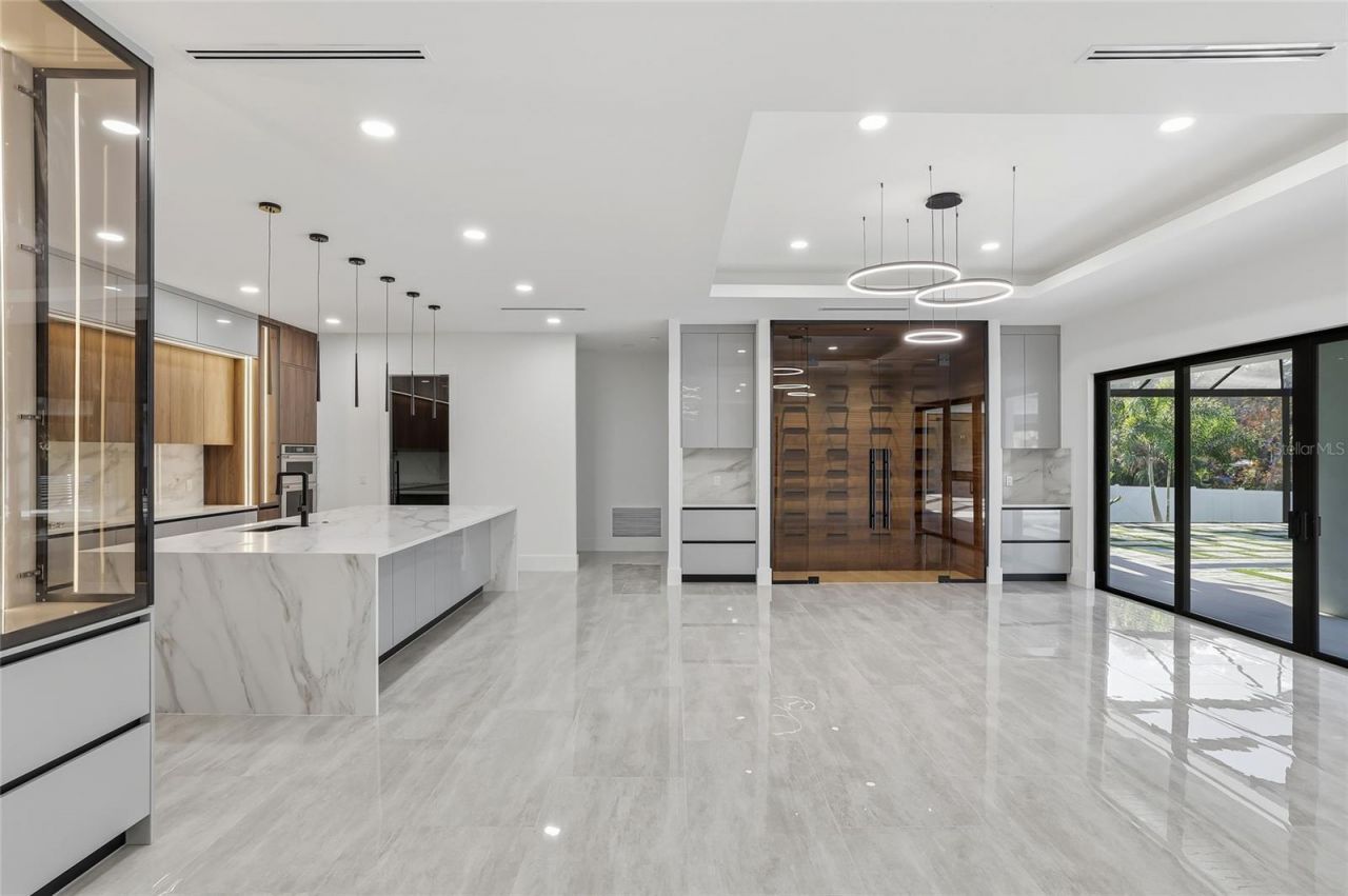 6802 E Creek Drive, Tampa, FL 33615 Photo