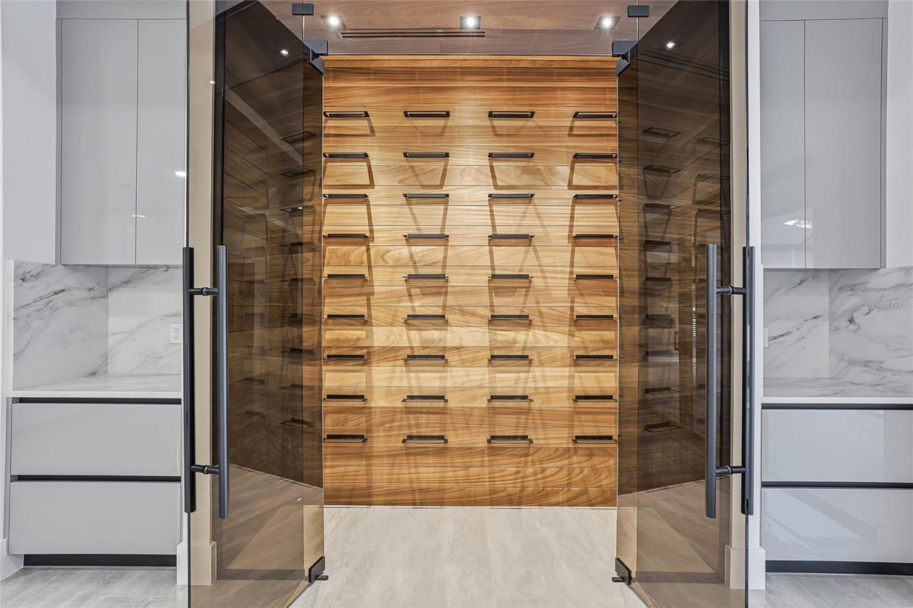 6802 E Creek Drive, Tampa, FL 33615 Photo