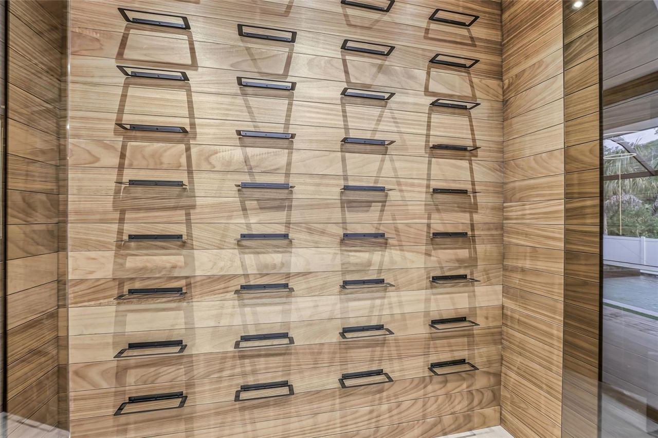 6802 E Creek Drive, Tampa, FL 33615 Photo