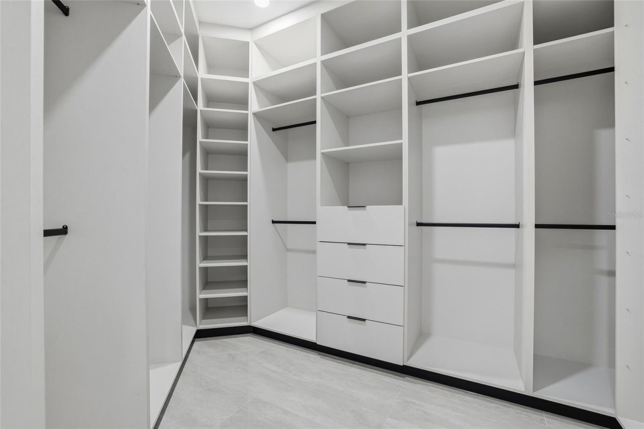 6802 E Creek Drive, Tampa, FL 33615 Photo