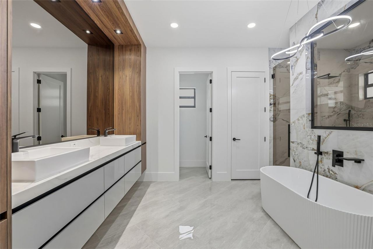 6802 E Creek Drive, Tampa, FL 33615 Photo