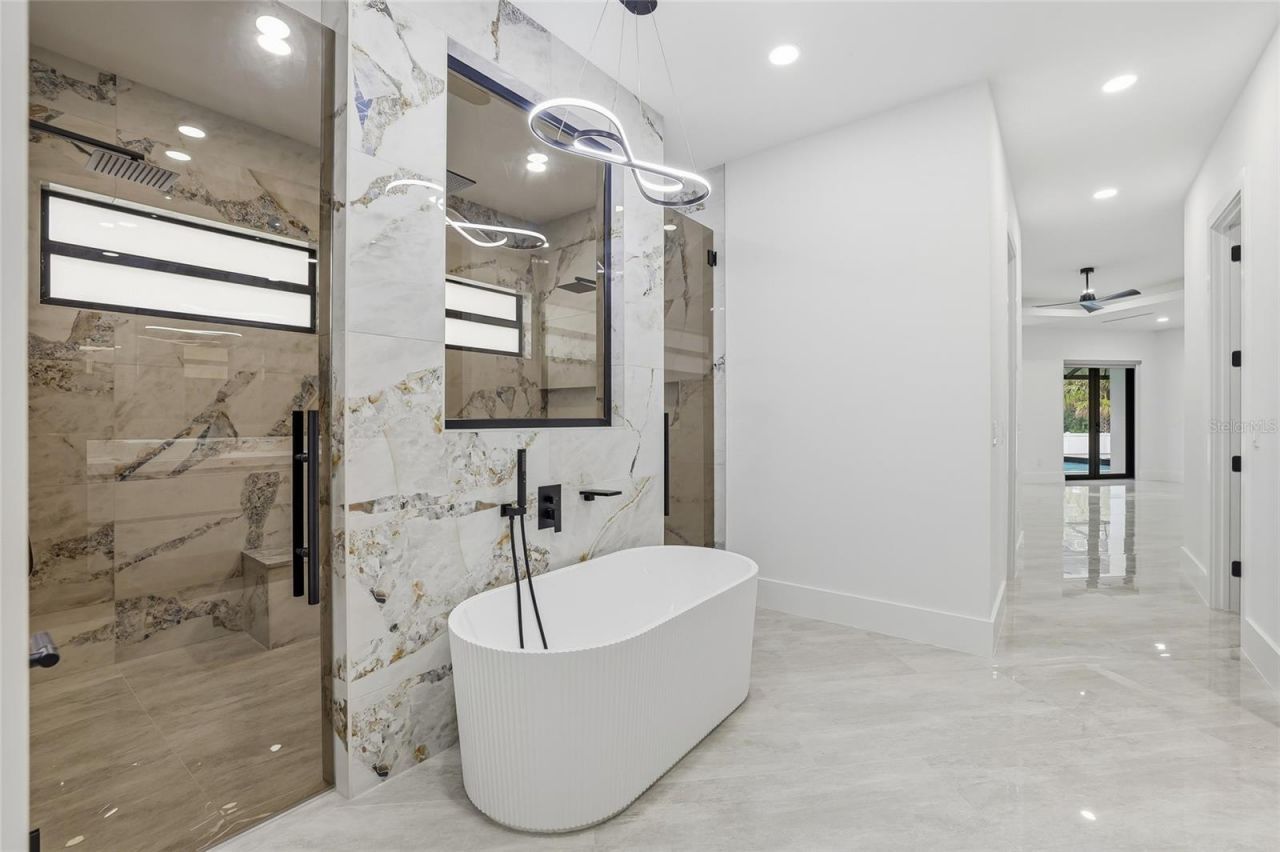 6802 E Creek Drive, Tampa, FL 33615 Photo