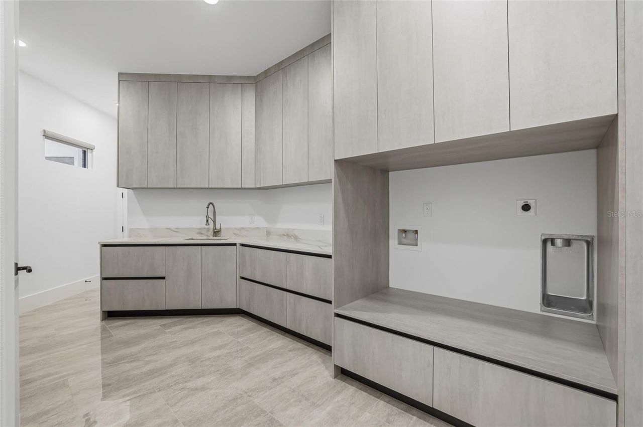 6802 E Creek Drive, Tampa, FL 33615 Photo