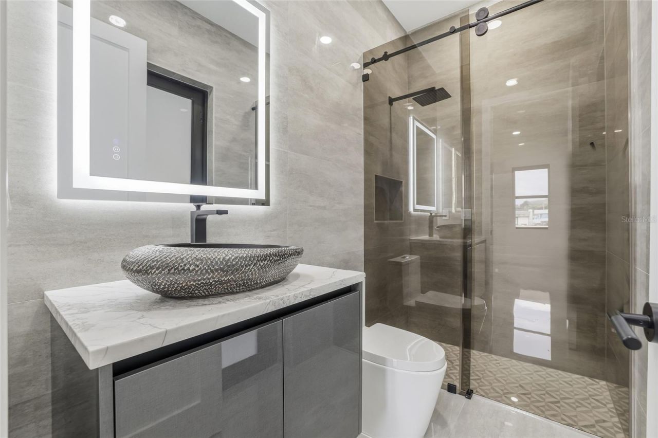 6802 E Creek Drive, Tampa, FL 33615 Photo