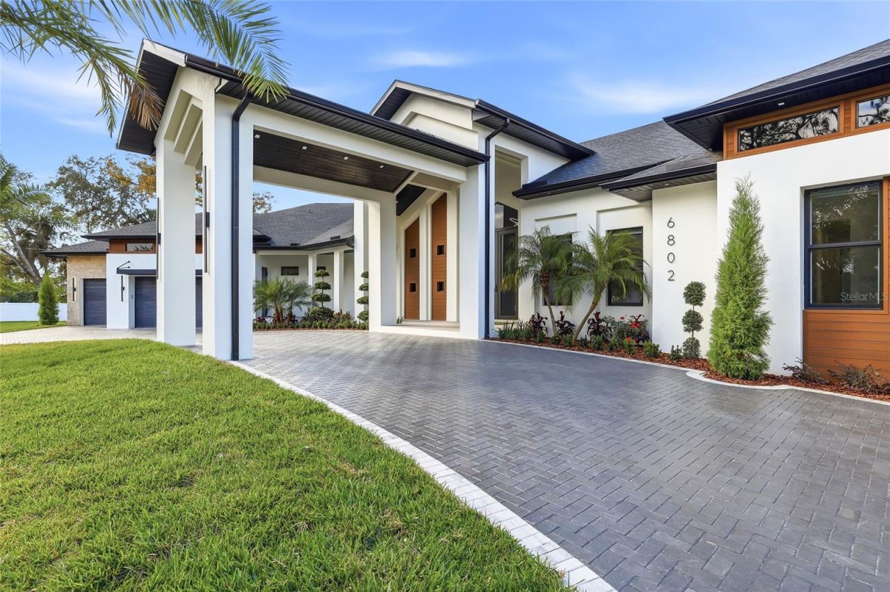 6802 E Creek Drive, Tampa, FL 33615 Photo