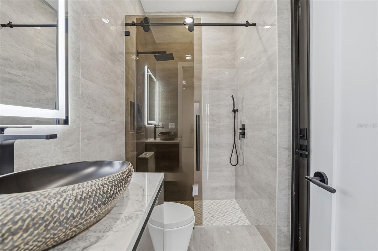 6802 E Creek Drive, Tampa, FL 33615 Photo