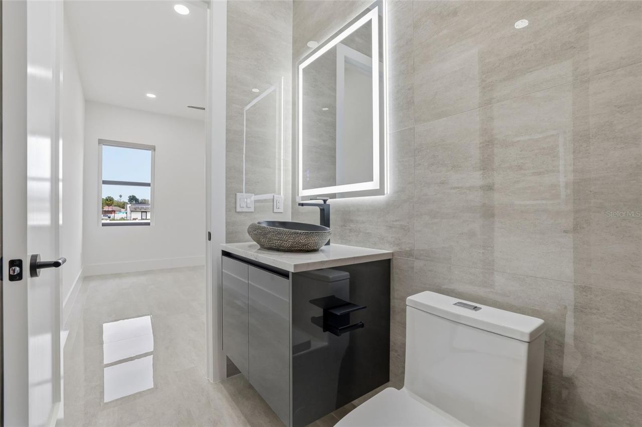 6802 E Creek Drive, Tampa, FL 33615 Photo