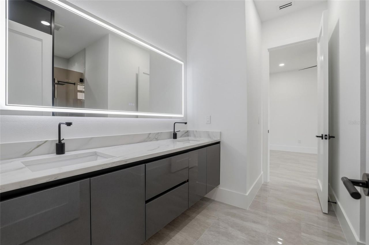 6802 E Creek Drive, Tampa, FL 33615 Photo