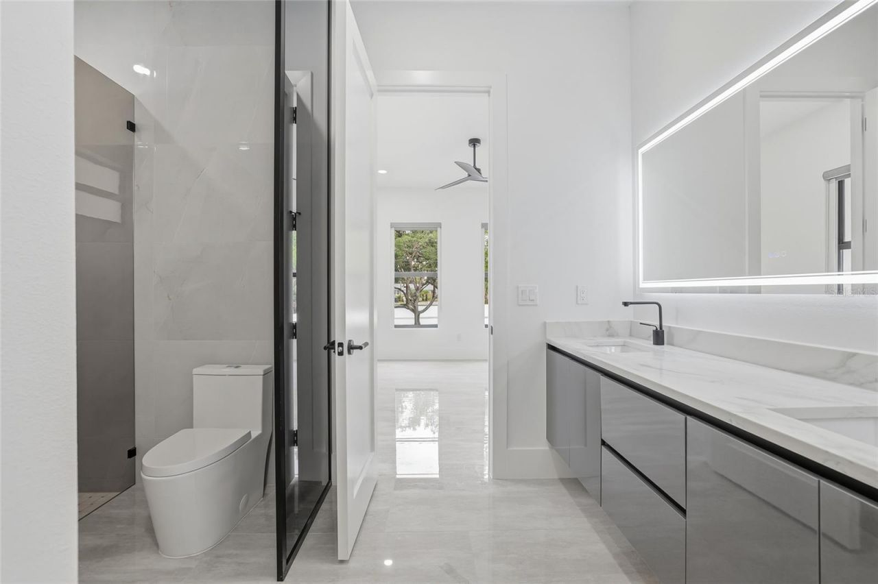 6802 E Creek Drive, Tampa, FL 33615 Photo