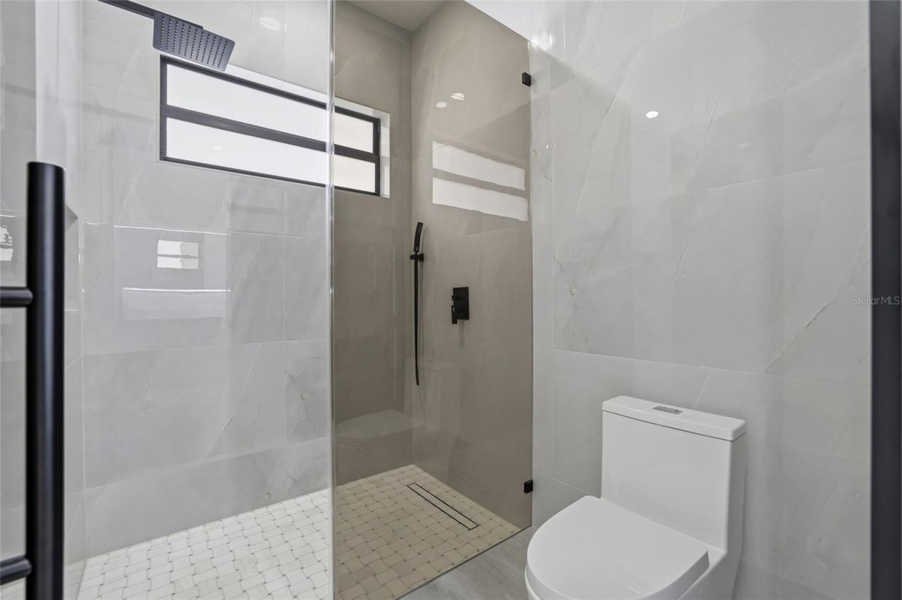 6802 E Creek Drive, Tampa, FL 33615 Photo