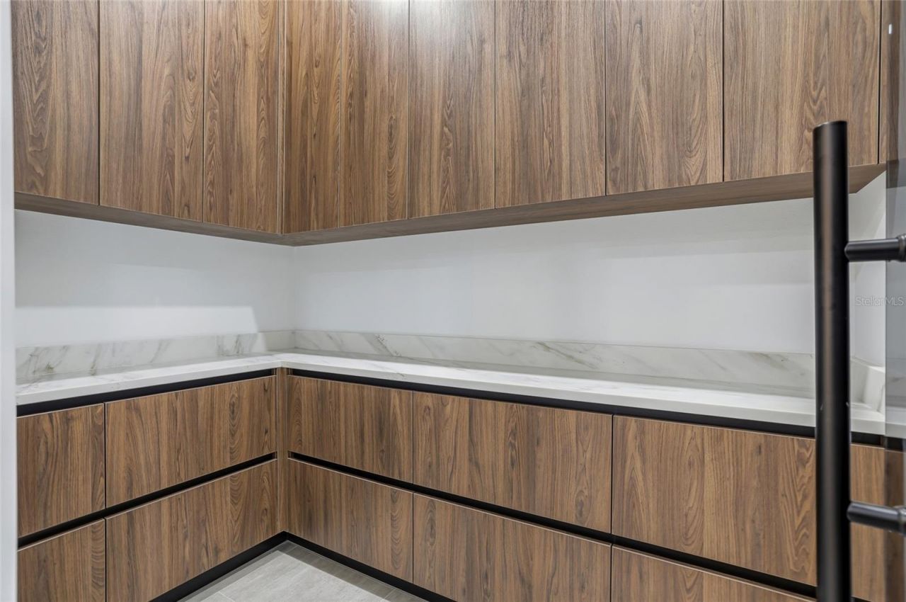 6802 E Creek Drive, Tampa, FL 33615 Photo