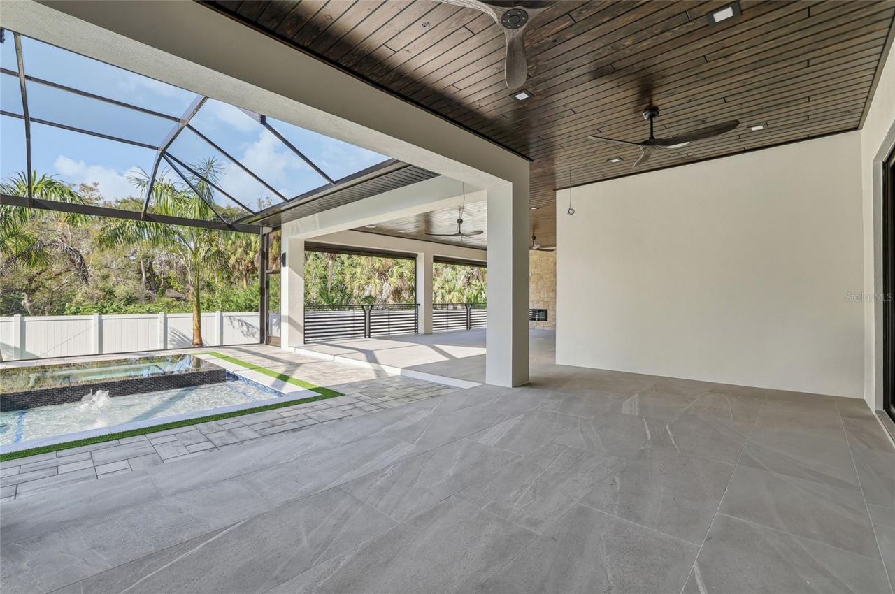 6802 E Creek Drive, Tampa, FL 33615 Photo