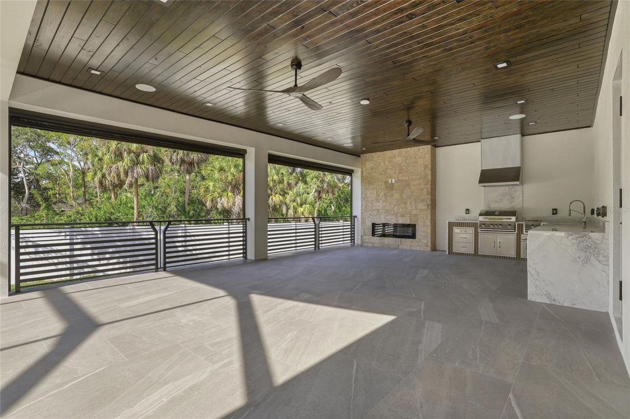 6802 E Creek Drive, Tampa, FL 33615 Photo