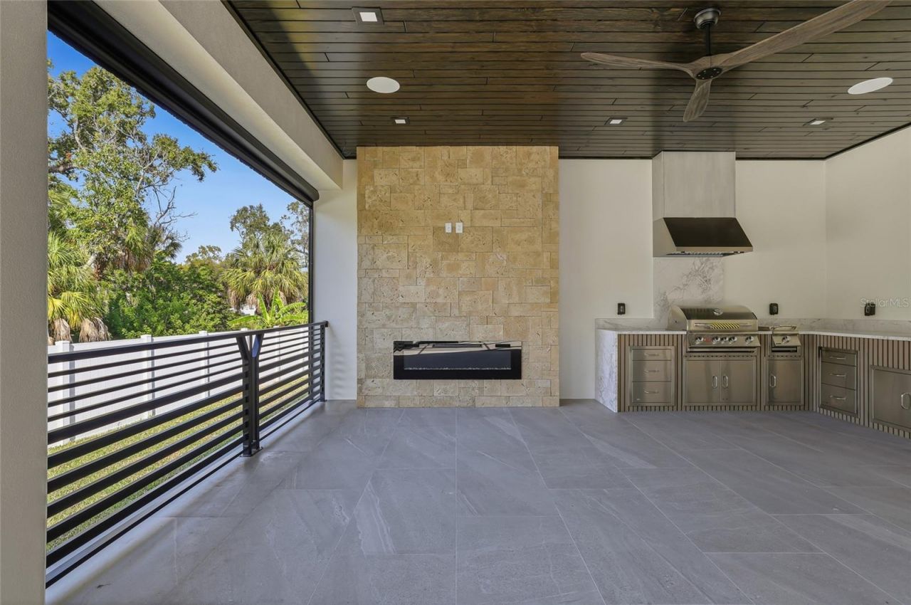 6802 E Creek Drive, Tampa, FL 33615 Photo