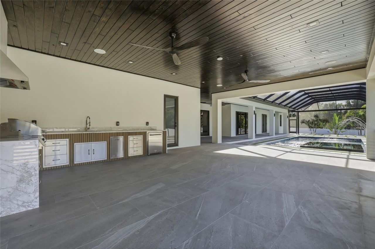 6802 E Creek Drive, Tampa, FL 33615 Photo