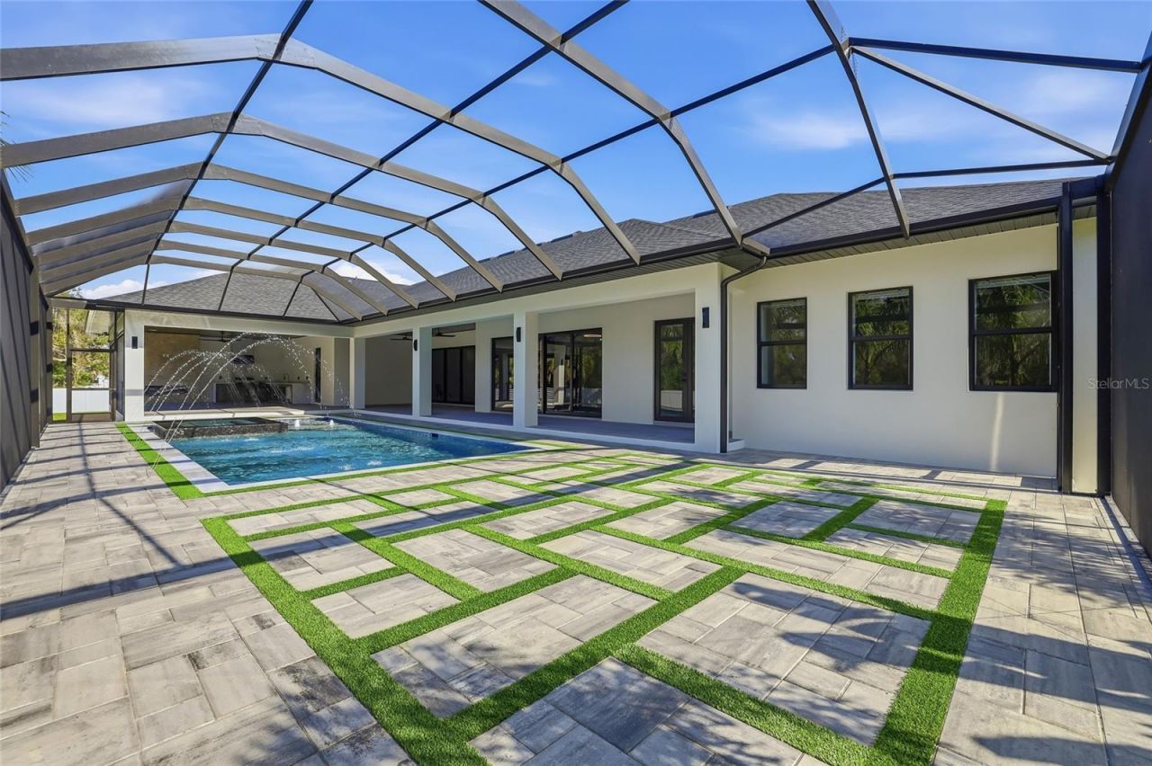 6802 E Creek Drive, Tampa, FL 33615 Photo