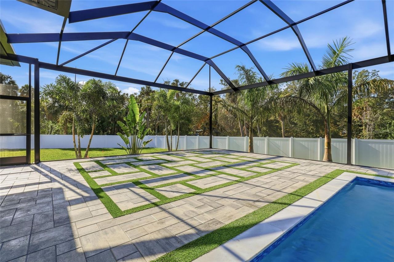 6802 E Creek Drive, Tampa, FL 33615 Photo