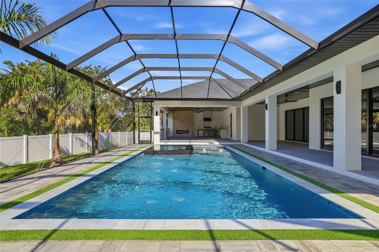 6802 E Creek Drive, Tampa, FL 33615 Photo