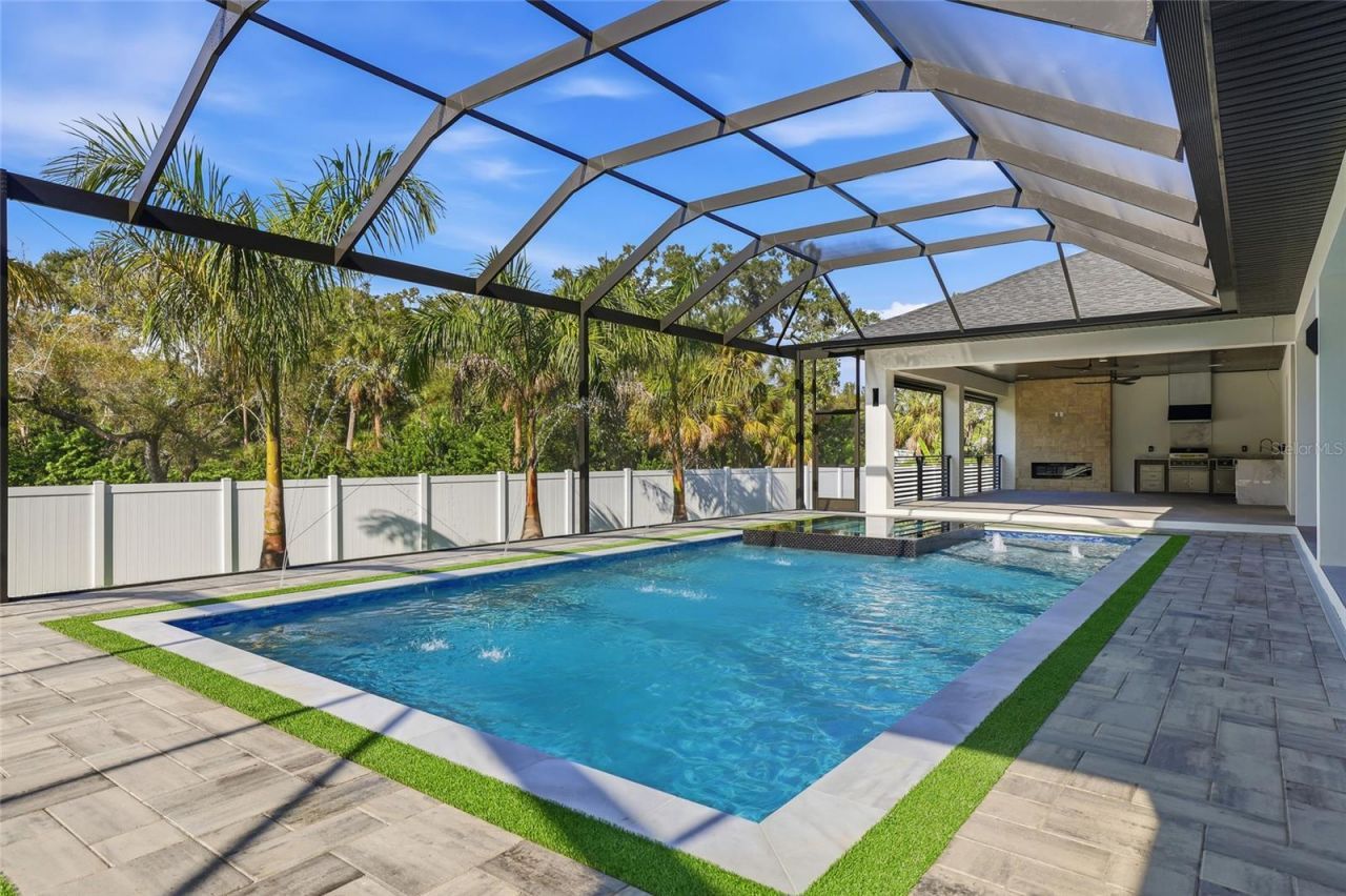 6802 E Creek Drive, Tampa, FL 33615 Photo