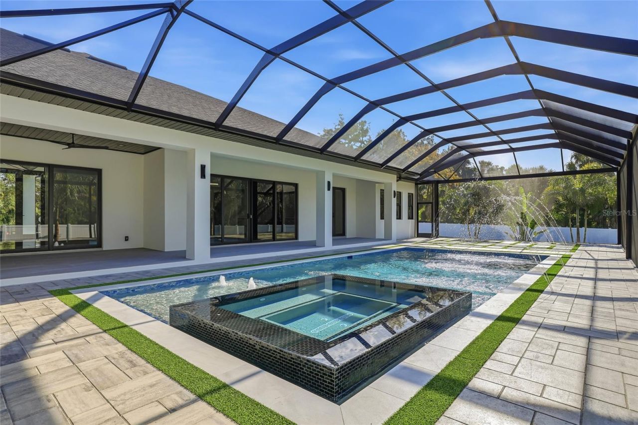 6802 E Creek Drive, Tampa, FL 33615 Photo