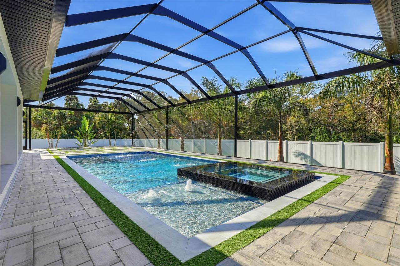 6802 E Creek Drive, Tampa, FL 33615 Photo