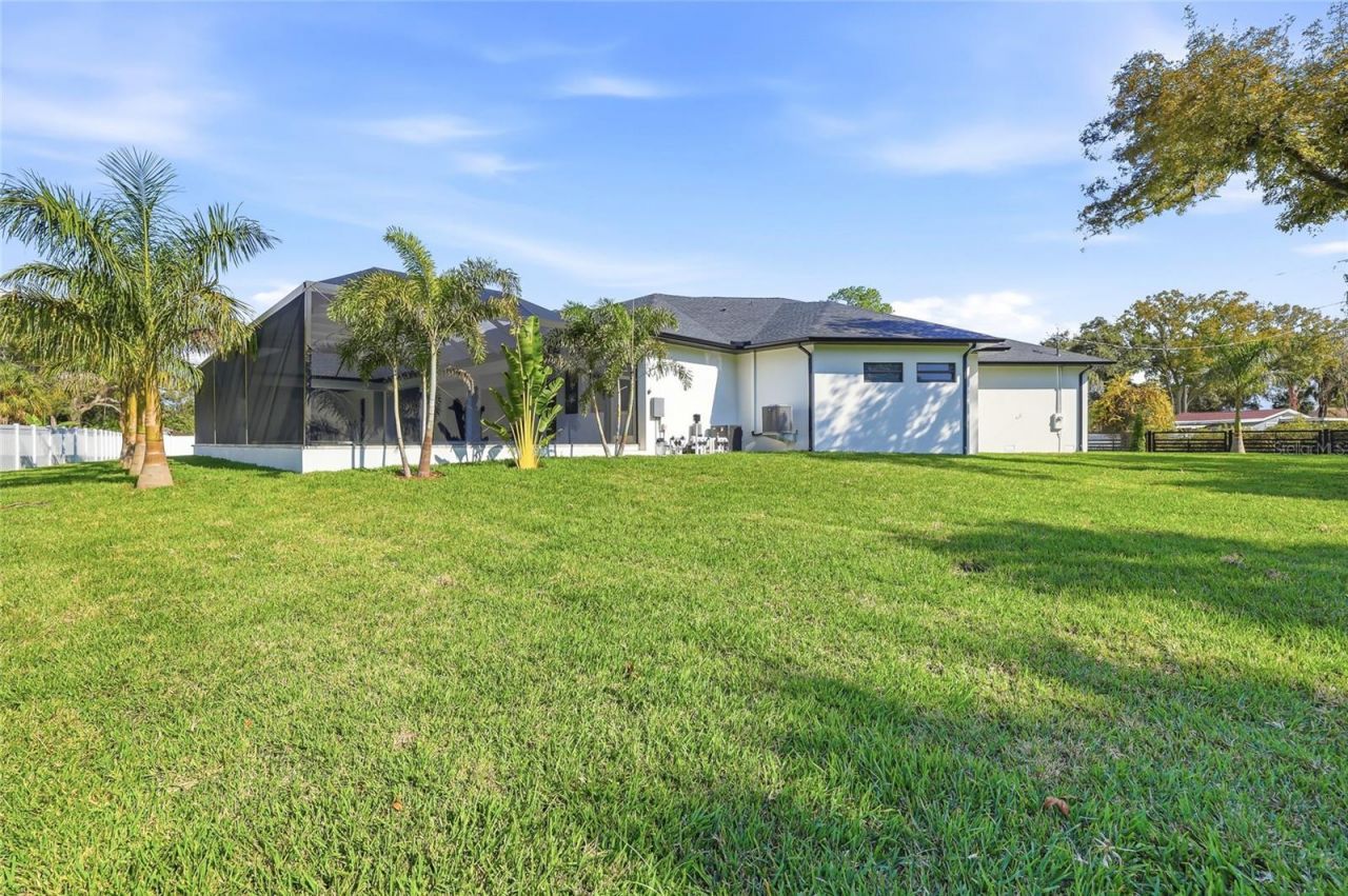 6802 E Creek Drive, Tampa, FL 33615 Photo