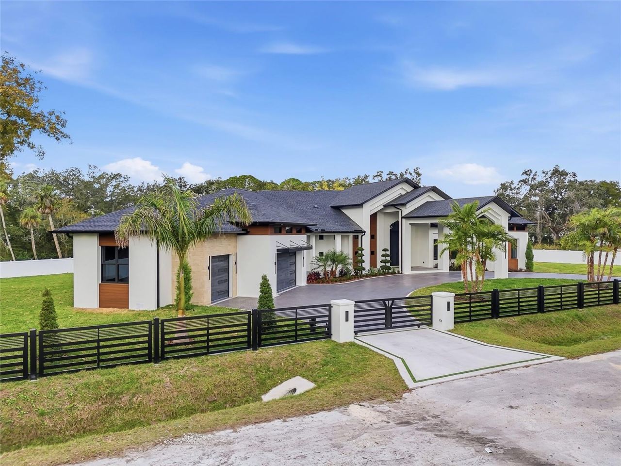 6802 E Creek Drive, Tampa, FL 33615 Photo