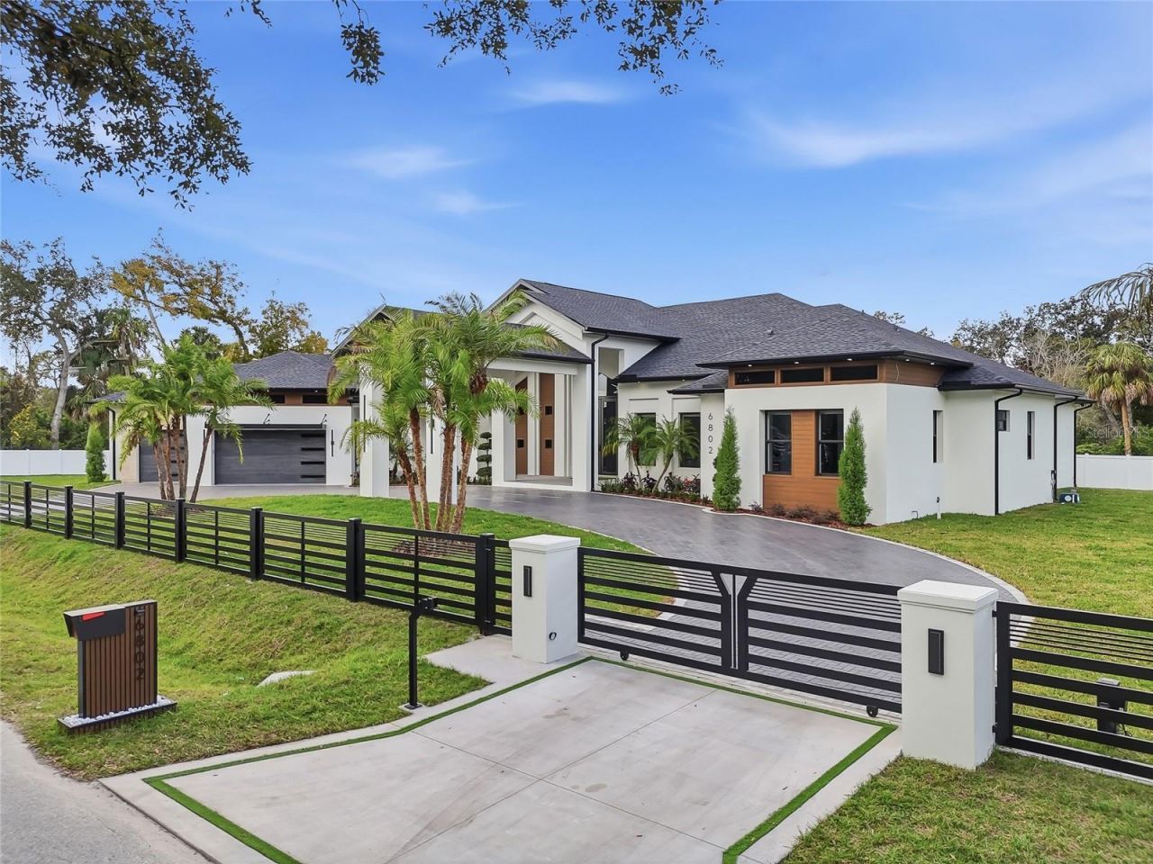 6802 E Creek Drive, Tampa, FL 33615 Photo