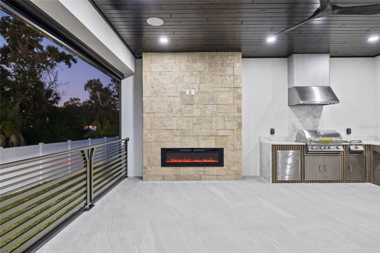 6802 E Creek Drive, Tampa, FL 33615 Photo