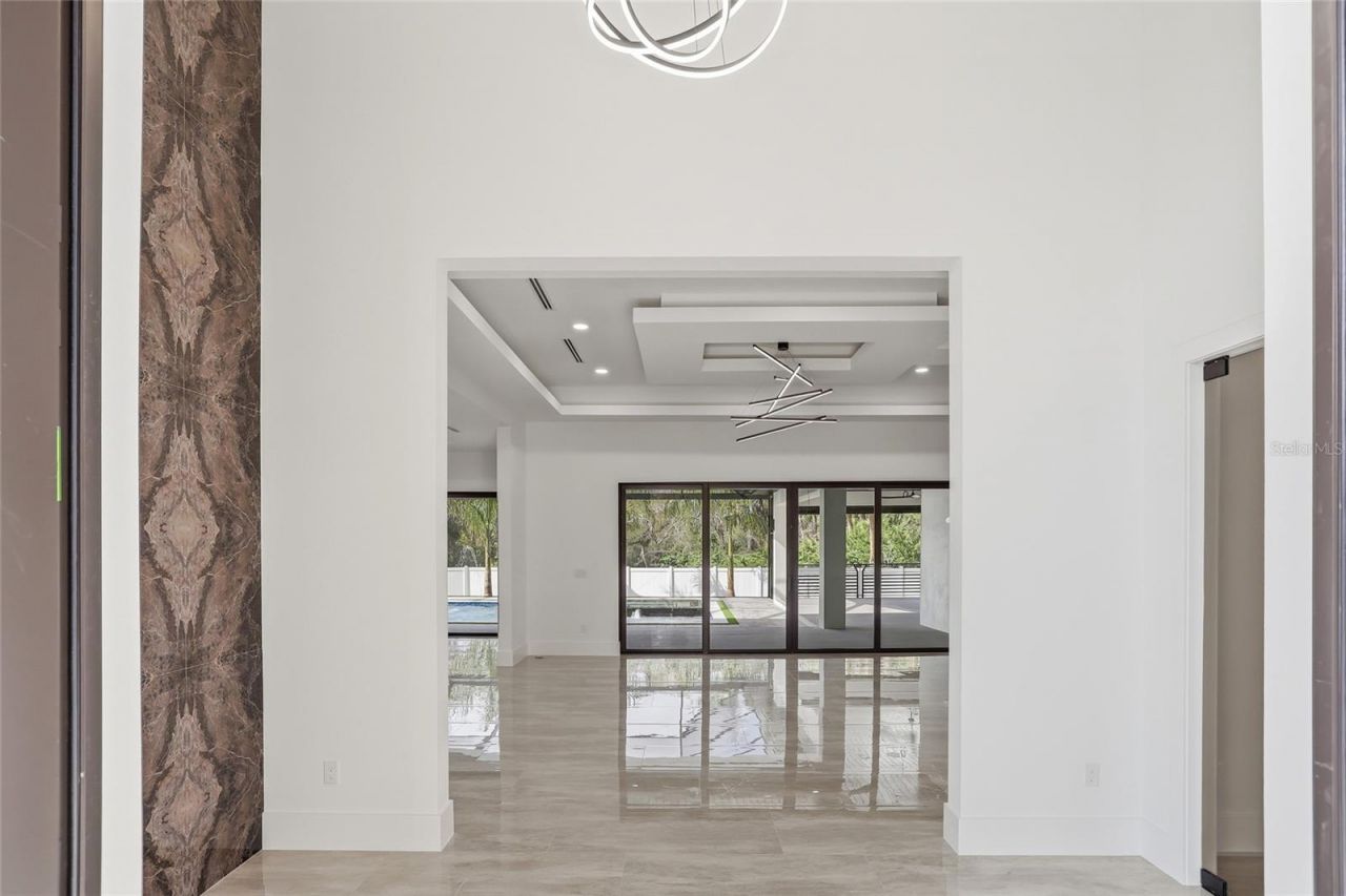 6802 E Creek Drive, Tampa, FL 33615 Photo