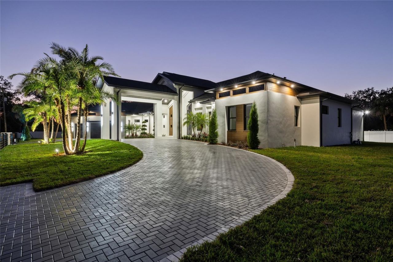 6802 E Creek Drive, Tampa, FL 33615 Photo