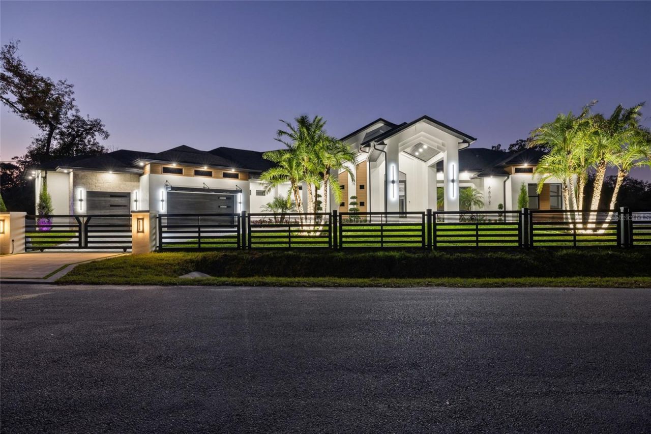 6802 E Creek Drive, Tampa, FL 33615 Photo