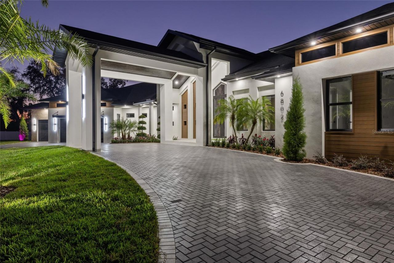 6802 E Creek Drive, Tampa, FL 33615 Photo