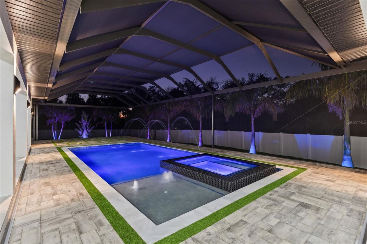 6802 E Creek Drive, Tampa, FL 33615 Photo