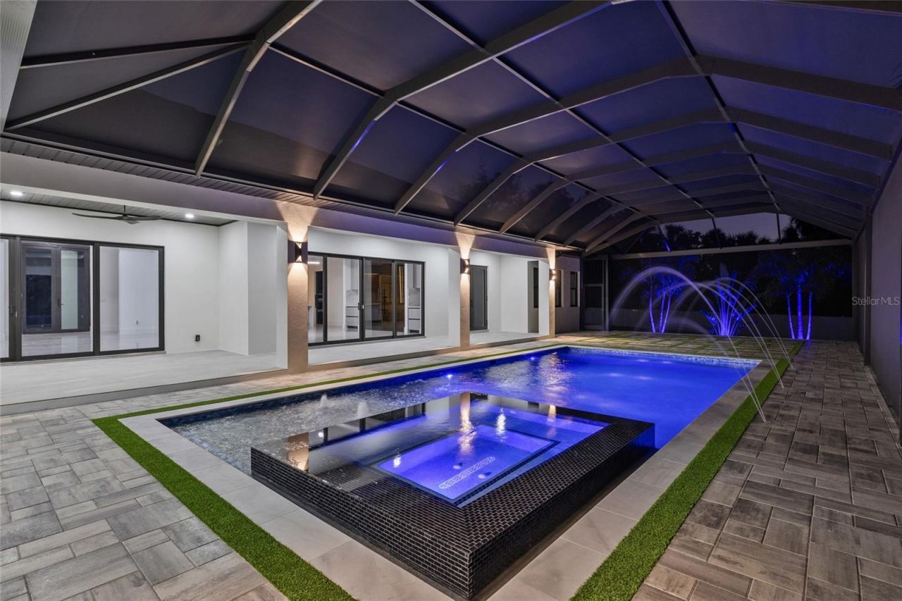 6802 E Creek Drive, Tampa, FL 33615 Photo