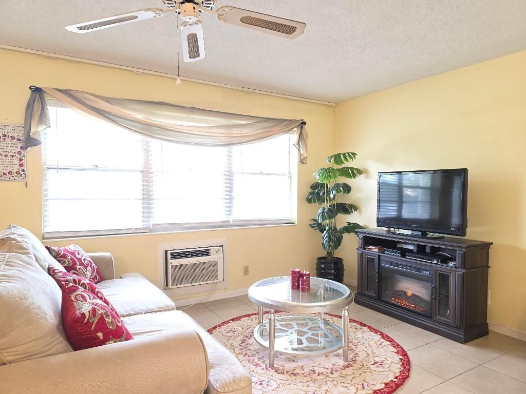 204 Kent L, Unit L, West Palm Beach, FL 33417 Photo