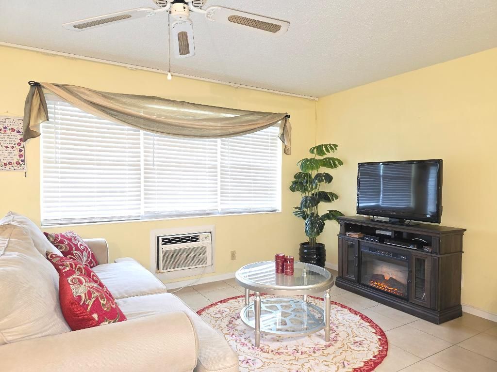 204 Kent L, Unit L, West Palm Beach, FL 33417 Photo