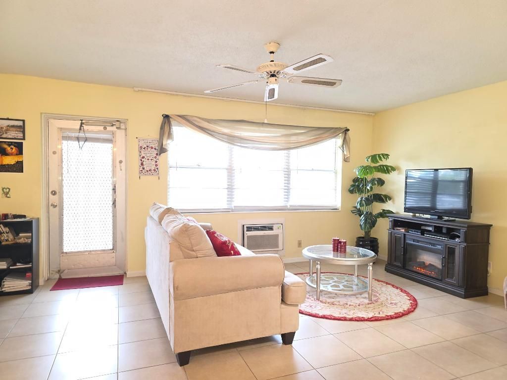 204 Kent L, Unit L, West Palm Beach, FL 33417 Photo