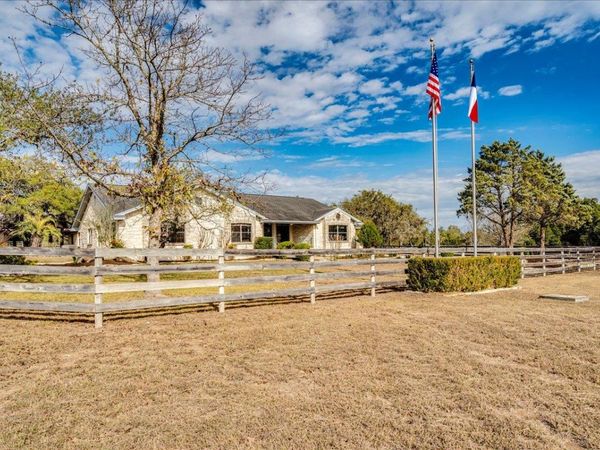 1175 Enchanted Oaks DR, Driftwood, TX 78619